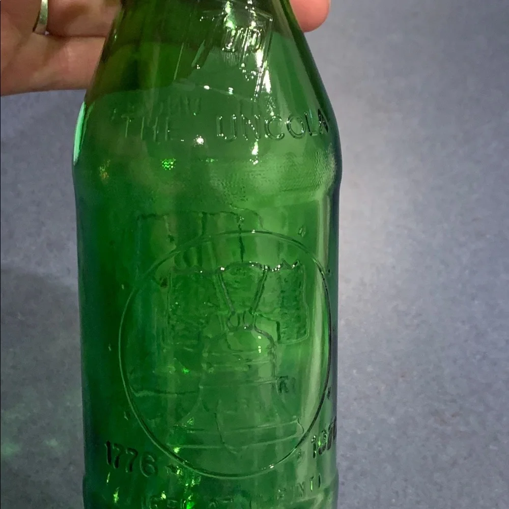 7-UP Bottle/Liberty Bell,Bicentennial 1976,Green Glass Bottle, excellent clean